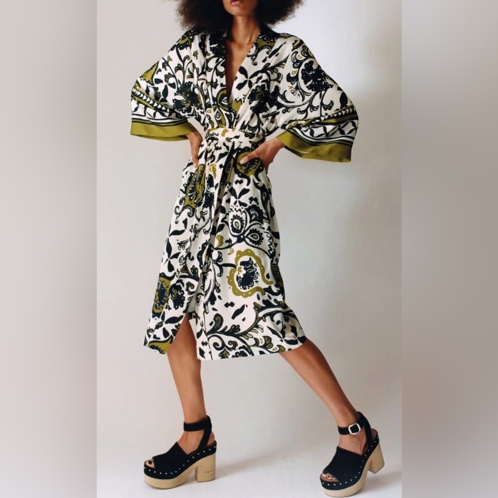Zara Printed Satin Belted Long Maxi Kimono XS/S D01